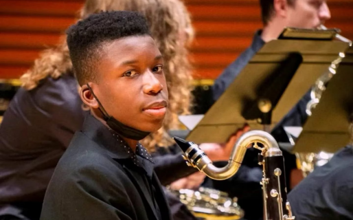 Un adolescente afroamericano tocó el timbre equivocado y como respuesta recibió un balazo en la cabeza