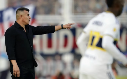 Jorge Almirón perdió en su debut en Boca y se defendió: “En el segundo tiempo los metimos en su arco”