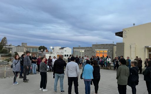Padres y alumnos del Biología Marina se manifestaron afuera de la institución