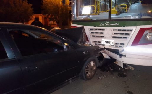Conducía borracha y chocó de frente a un colectivo en km. 3