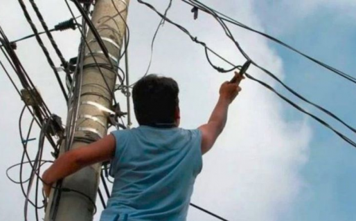 Los atraparon intentando hacer una conexión ilegal al tendido eléctrico