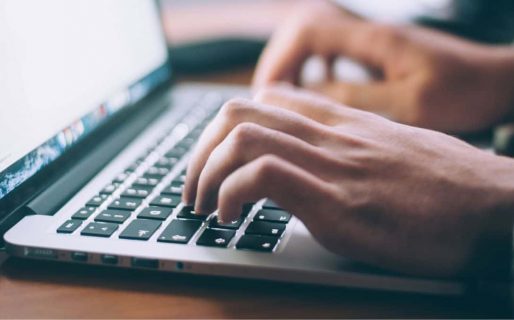 Un policía de Chubut fue multado por eliminar información de la Escuela de Cadetes