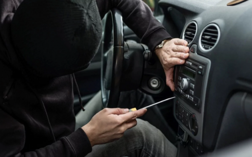 Aprehenden a dos jóvenes que robaron un estéreo
