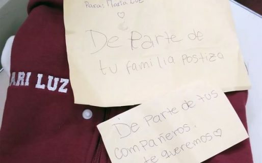 No podía comprarse la campera de egresados y sus compañeros la sorprendieron