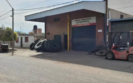 Un joven estaba cambiando un neumático, le explotó en la cara y murió por el golpe