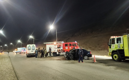 Tres autos involucrados en un violento accidente: habrían varias personas heridas