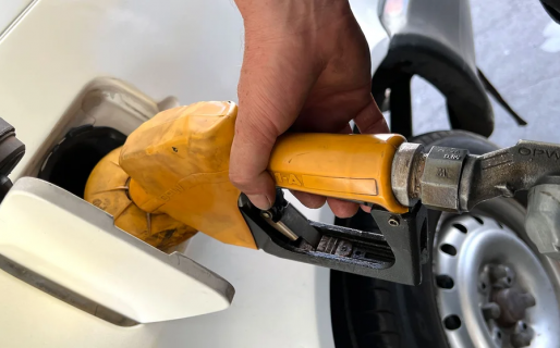 YPF aumentará un 4% el precio de sus combustibles desde este domingo