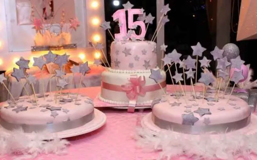 Un intendente regala $80.000 para festejar los 15 de las hijas de los empleados municipales