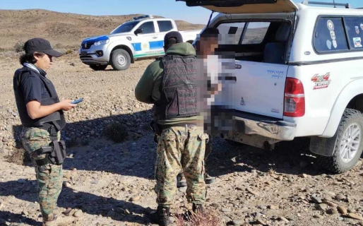 Llevaba en su camioneta un avestruz cazado ilegalmente en Pico Salamanca