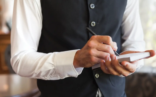 “Sin carnes para la rompe…”: un mozo estalló en bronca por una cliente quejosa