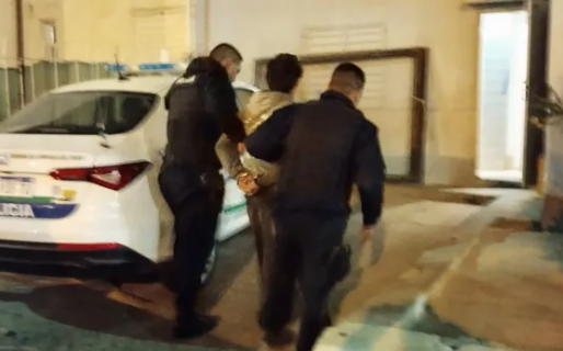 Se encontraba alcoholizado realizando maniobras peligrosas con un machete en la calle