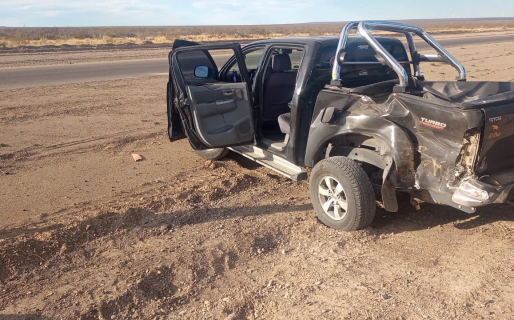 Ruta 3: un camión y una camioneta colisionaron dejando a cuatro personas heridas