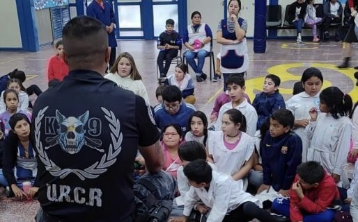 Se realizó una charla y exposición de perros en la Escuela N° 155