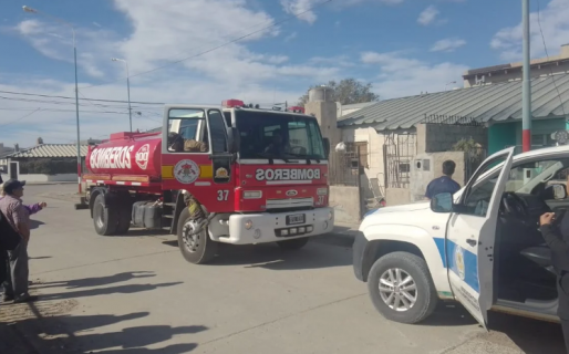 Una vivienda se incendiaba y los vecinos lograron apagar el fuego
