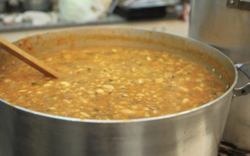 Mujeres de la asociación «Por un Corazoncito Feliz» cocinarán locro para fortalecer su economía familiar