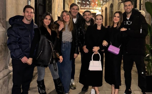 Lionel Messi salió a cenar con amigos en Barcelona y optó por el silencio ante las preguntas sobre su futuro