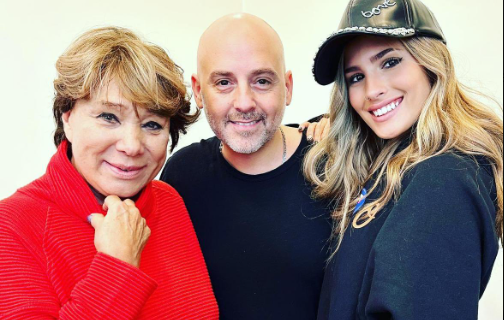 Julieta Poggio cerró su primer contrato y compartió la firma junto a Betiana Blum