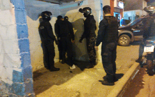 La clásica: le pidió la hora y le quiso robar el celular