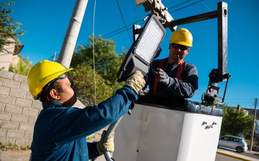 La SCPL avanza con la colocación de más de 100 luminarias LED en Comodoro y Rada Tilly
