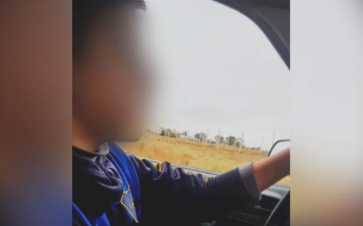 La dura historia detrás del nene que se escapó en el auto del padre y manejó 450km