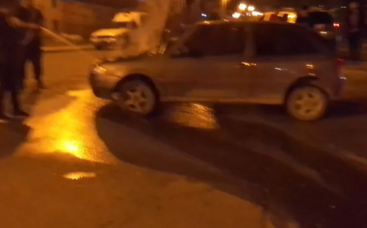 Sorpresivo incendio de un vehículo en plena avenida Polonia