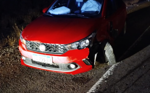 Un colectivo y un auto protagonizaron un fuerte choque en Ruta 26