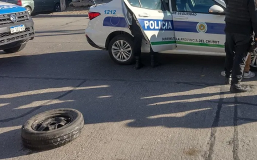 Lo engancharon robando ruedas y terminó detenido