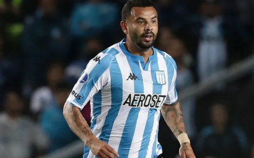 Un hincha de Racing trató de gordo a Cardona y este le respondió bien al hueso