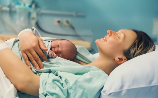 Compartir, apoyar y comprender: tips para acompañar a las madres que tienen un bebé recién nacido