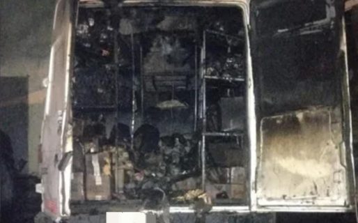 Se le incendió la trafic media hora después de haber salido del mecánico