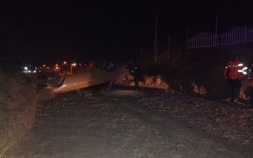 Un auto volcado sin ocupantes fue encontrado cerca de la antigua Radio Estación