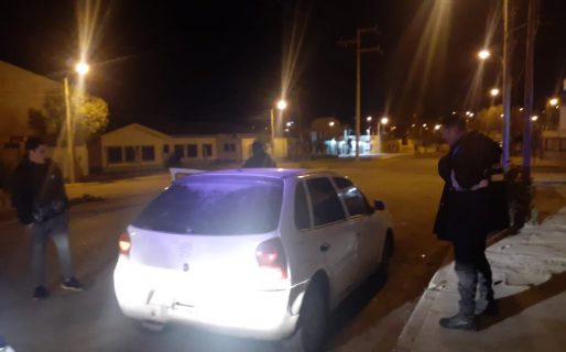 Manejaba sin licencia y sin cédula y le secuestraron el auto