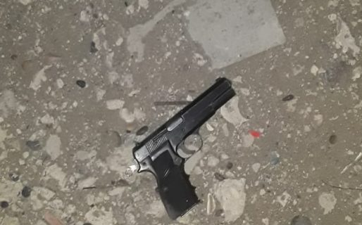 Tiró su pistola a un patio y quiso darse a la fuga cuando la policía lo iba a identificar