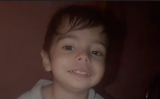 Un nene fue al hospital por un dolor de panza, le dijeron que era un golpe de calor, a las horas falleció