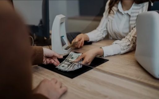 Pese a las restricciones cambiarias, aumentaron las compras de dólar solidario y los gastos en el exterior