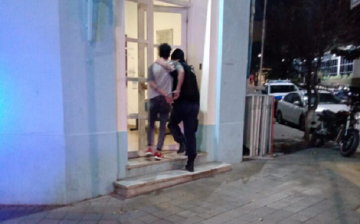 Lo sacaron del boliche y quiso pelear con los policías