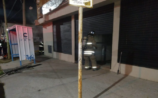 Se incendió una rotisería por acumulación de grasa en las campanas de la cocina