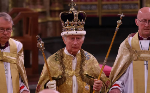 El rey Carlos III fue coronado y saludó a más de dos millones de personas