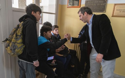 El Municipio le entregó un aporte económico al colegio Perito Moreno para el arreglo de la calefacción