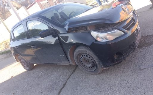 Choque entre dos autos en el barrio Máximo Abásolo