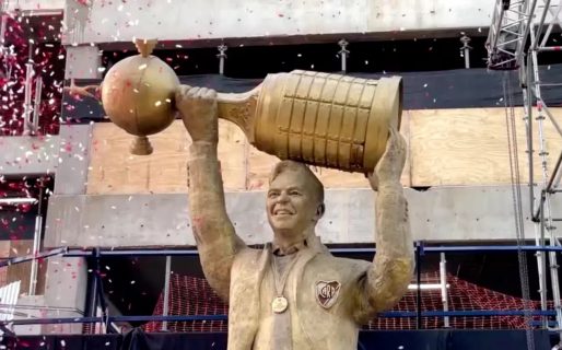 Pusieron a la venta el muñeco de la estatua de Gallardo y los hinchas se volvieron locos