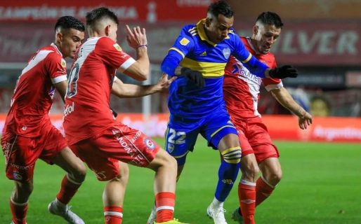 Boca visita a Argentinos en un partido que puede ser un punto de inflexión y bajo una intensa lluvia