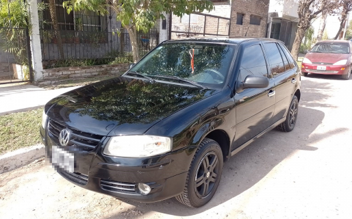 Dos niños huyeron con un auto, recorrieron 450 kilómetros y en el camino levantaron a una persona