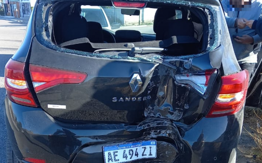 Despistó en “la rotonda de El Secreto” y sufrió daños en su auto nuevo