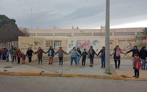Padres de la Escuela N° 52 convocan a un abrazo simbólico: «Seguimos sin respuesta y los chicos sin clases»