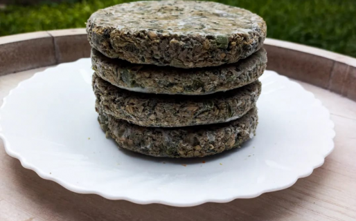 Vende hamburguesas vegetarianas que los clientes confunden con otra cosa: “Vieja, no es faso”