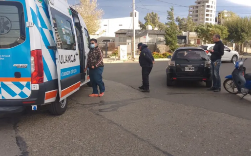 Una moto y un auto chocaron en La Loma: hubo un herido