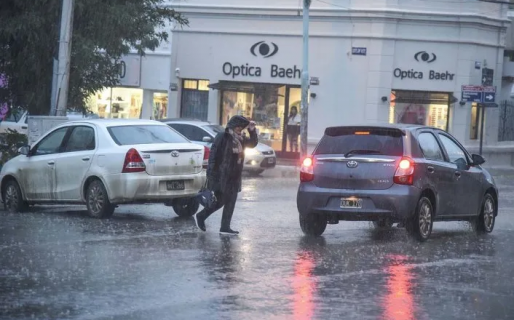 Un domingo nublado, con lluvias y viento