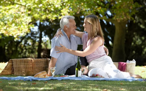 Era el papá de su mejor amiga y le llevaba 32 años: un romance polémico con un final inesperado