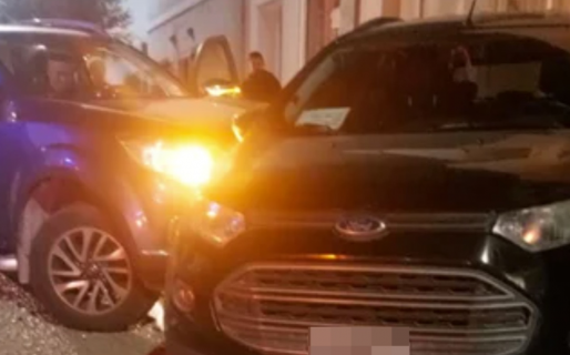 Manejaba alcoholizado y se estrelló contra un vehículo estacionado